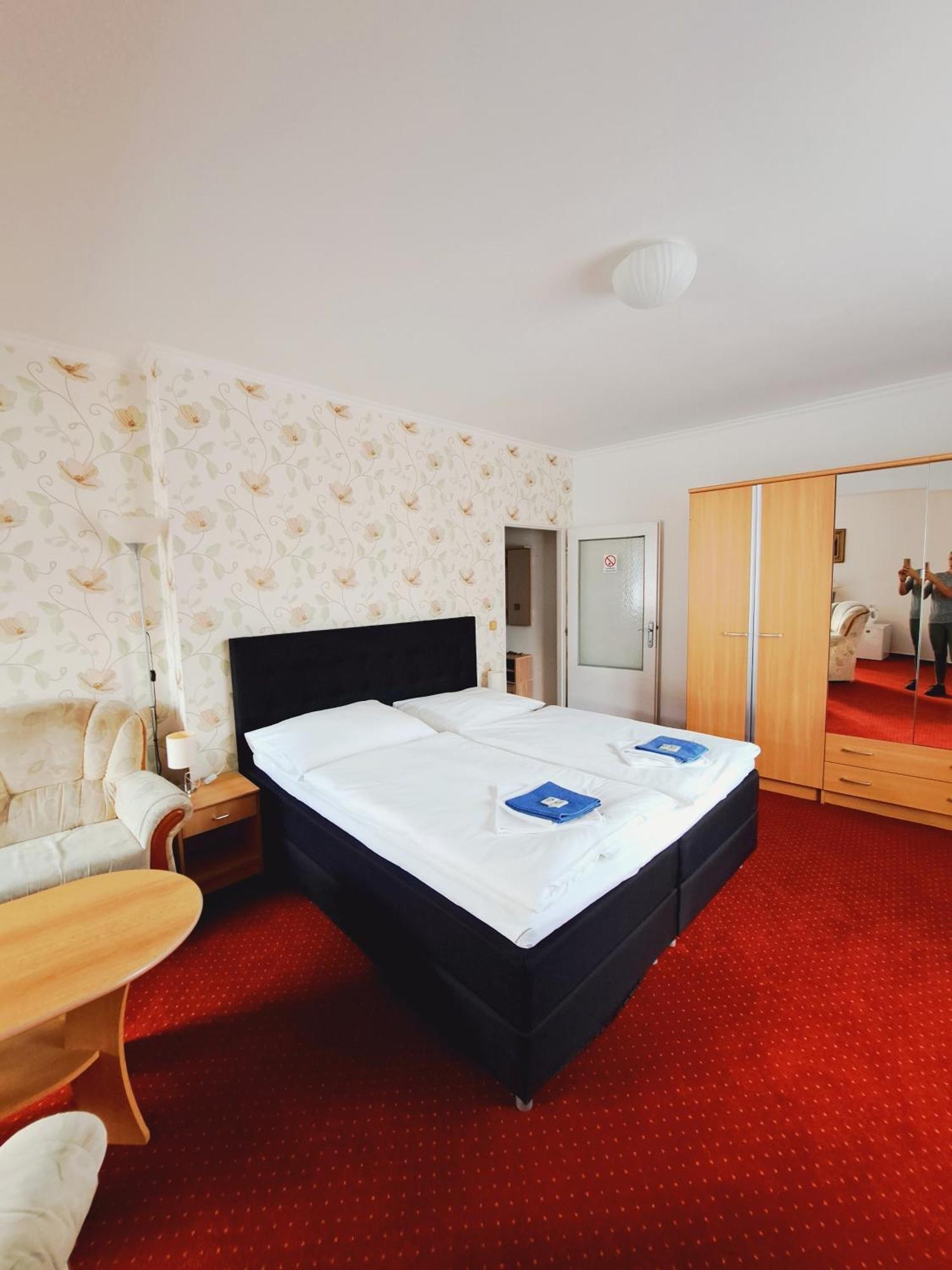 טאנבאלד Hotel Grand מראה חיצוני תמונה