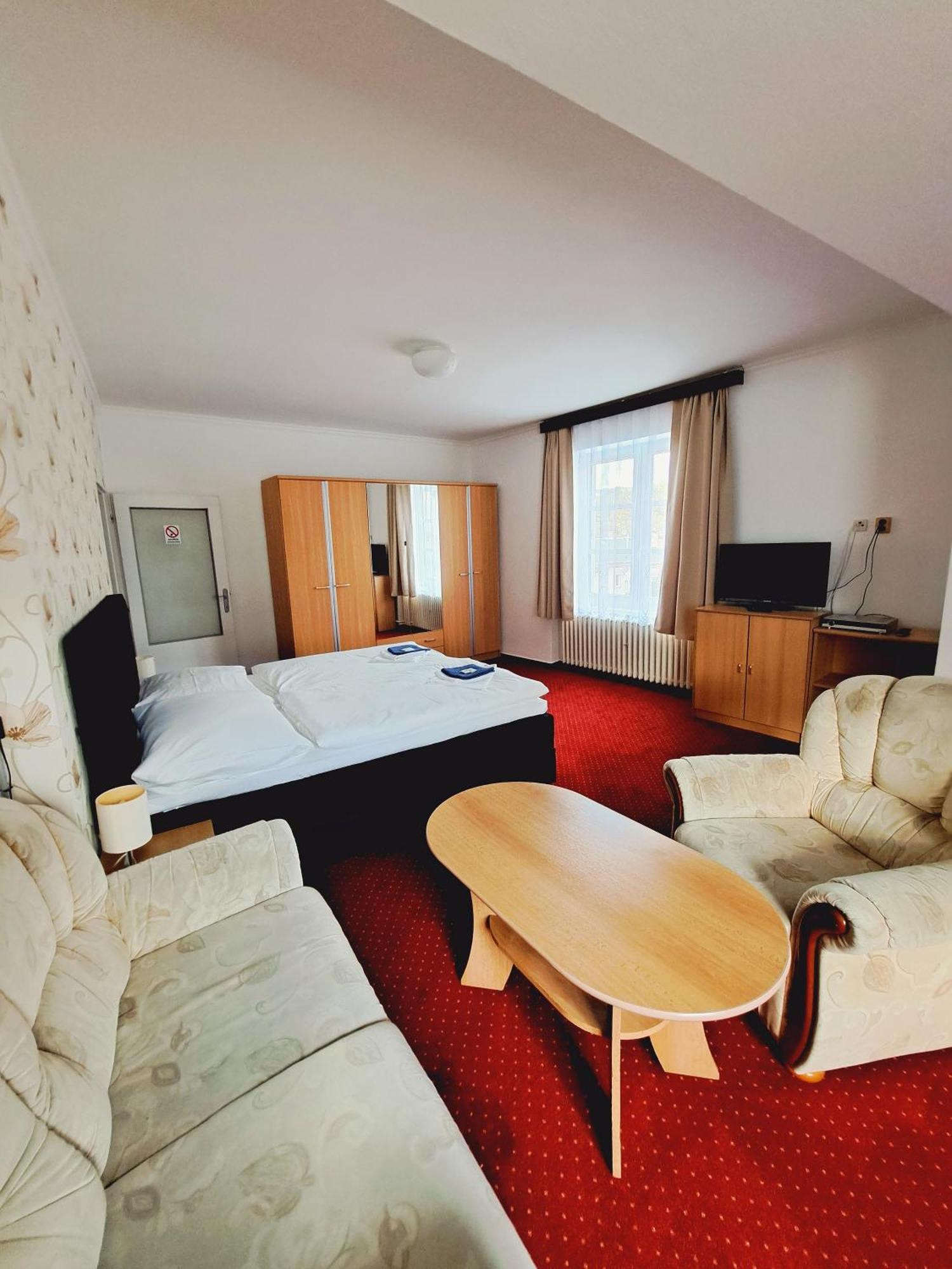 טאנבאלד Hotel Grand מראה חיצוני תמונה