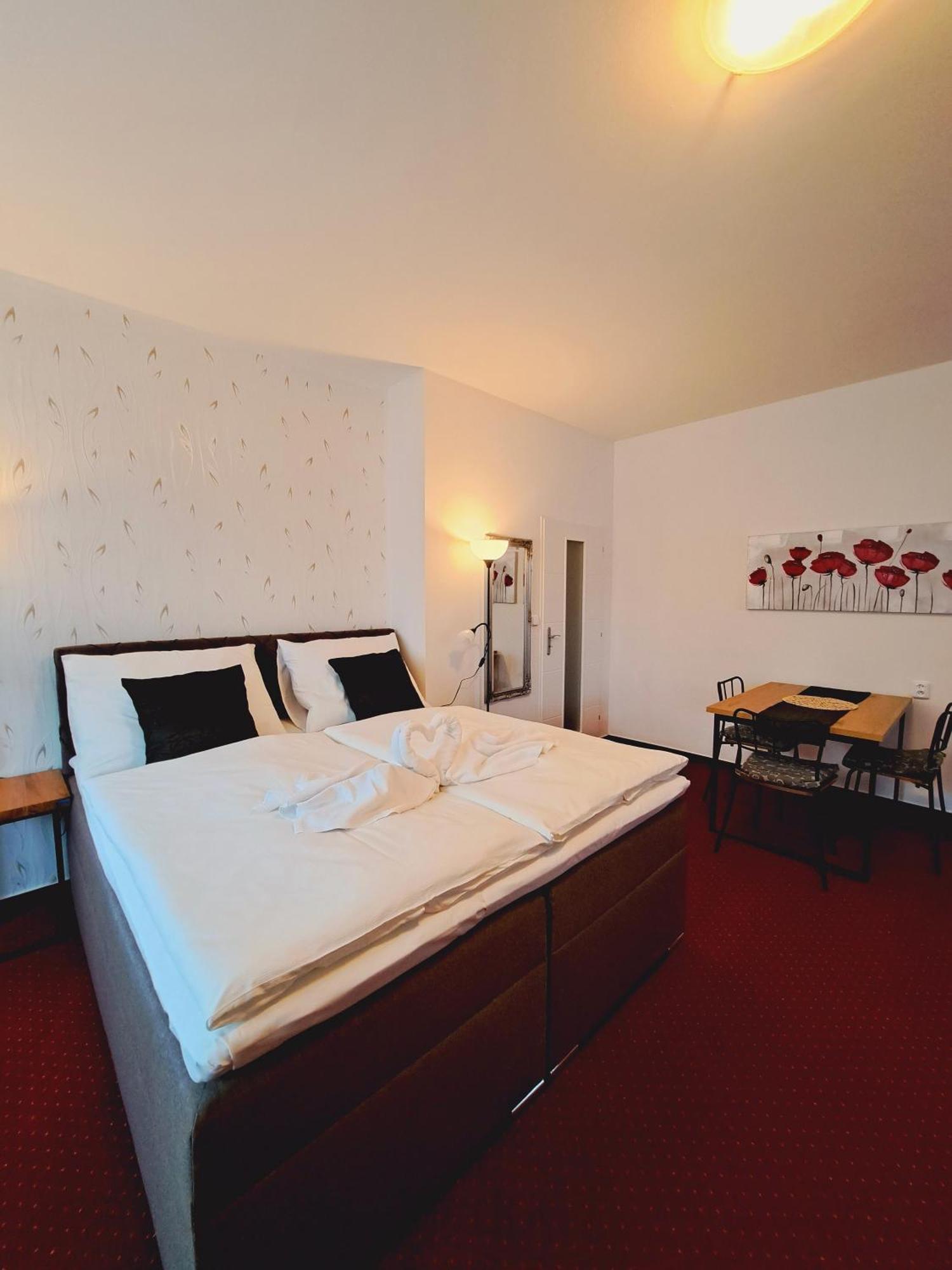 טאנבאלד Hotel Grand מראה חיצוני תמונה