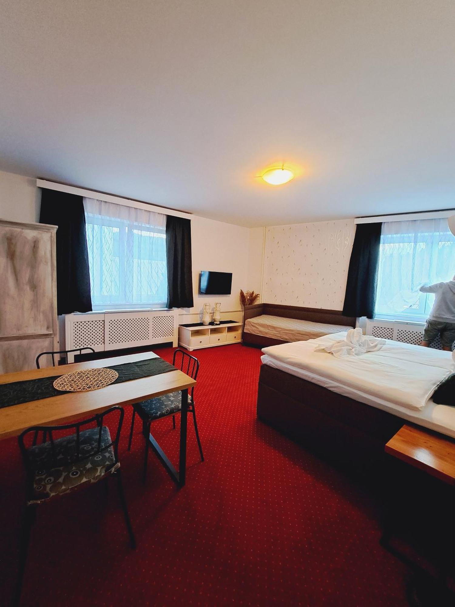 טאנבאלד Hotel Grand מראה חיצוני תמונה