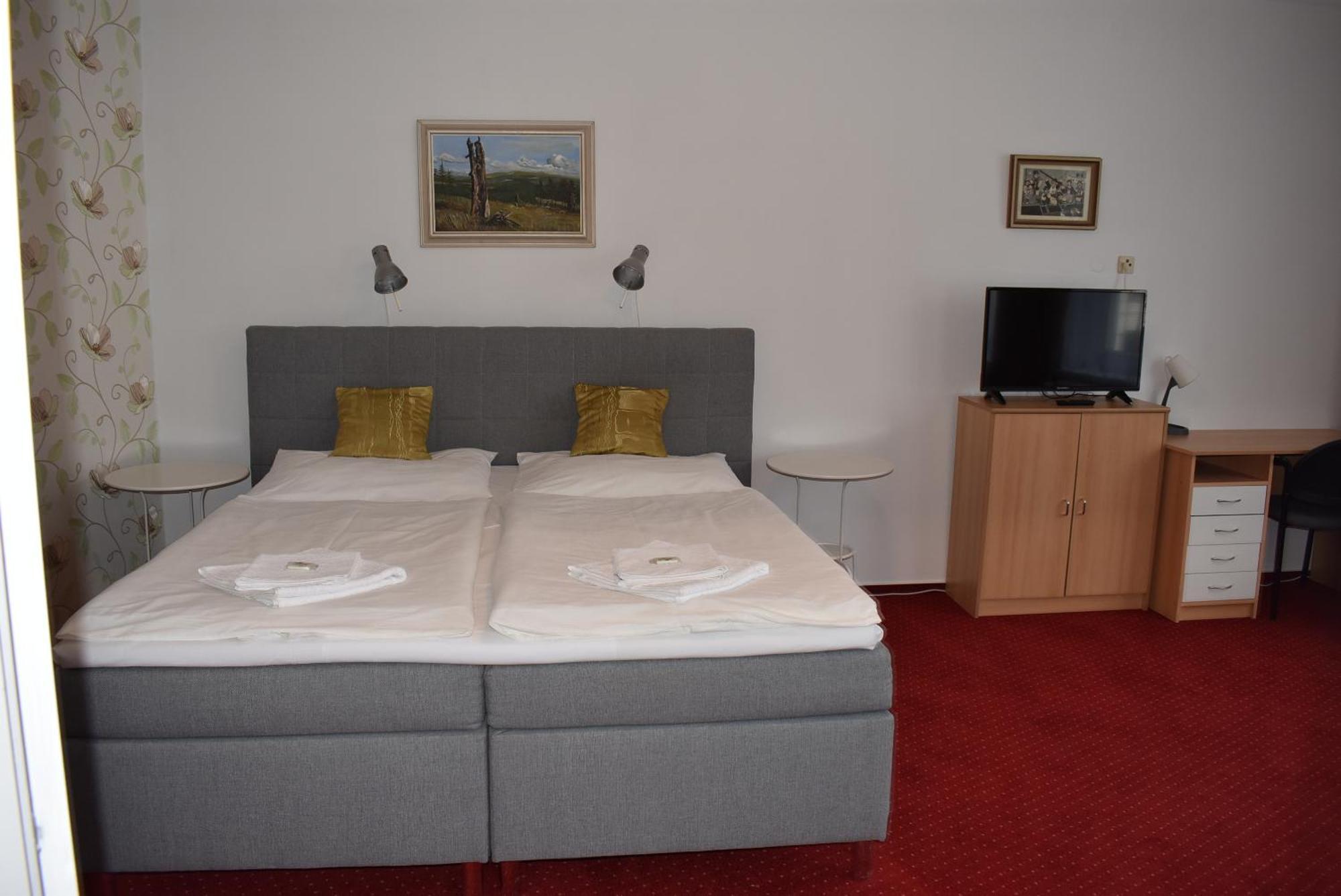 טאנבאלד Hotel Grand מראה חיצוני תמונה