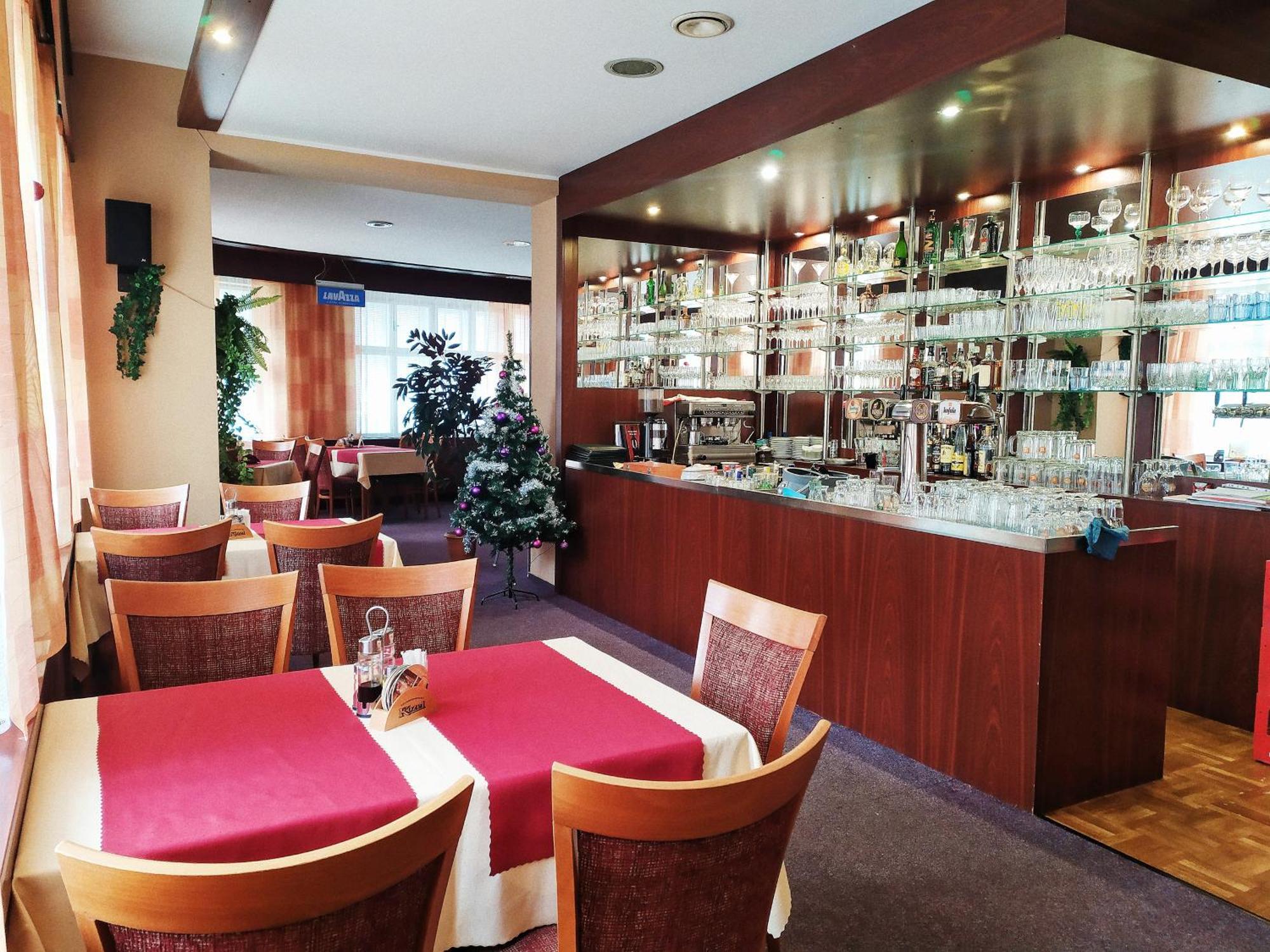 טאנבאלד Hotel Grand מראה חיצוני תמונה