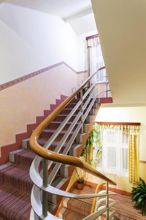 טאנבאלד Hotel Grand מראה חיצוני תמונה