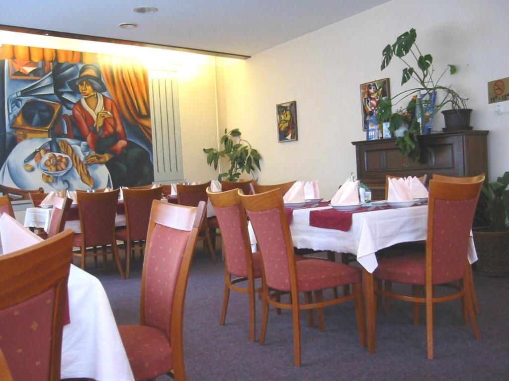טאנבאלד Hotel Grand מראה חיצוני תמונה