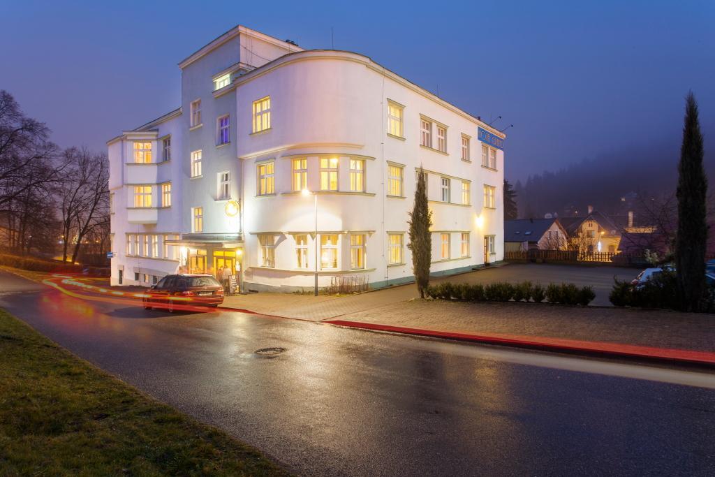 טאנבאלד Hotel Grand מראה חיצוני תמונה
